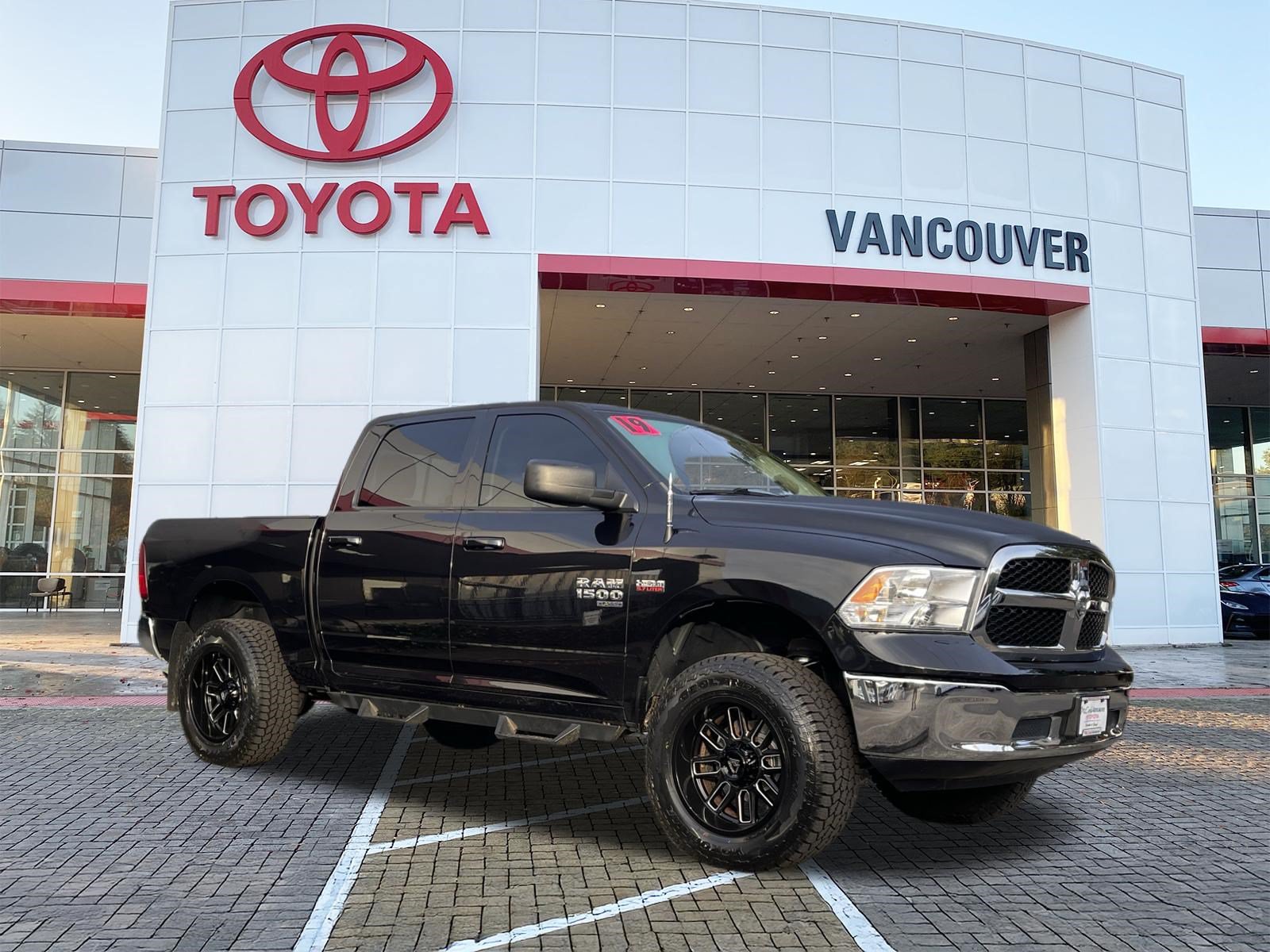 Used 2019 RAM 1500 Classic SLT AWD/4WD image 1