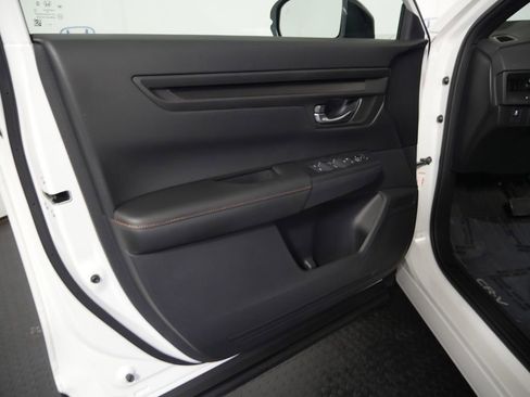 Used 2025 Honda CR-V Sport image 14