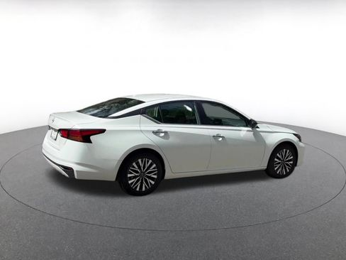 Used 2025 Nissan Altima 2.5 SV FWD image 15