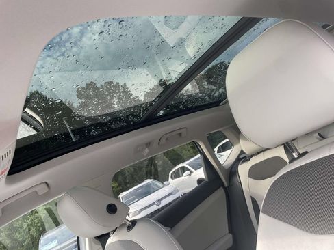 New 2026 Volkswagen Taos SE FWD image 17
