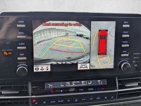 Used 2023 Toyota Sienna Platinum image 14