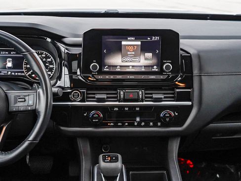 Used 2024 Nissan Pathfinder SV w/ SV Premium Package image 14