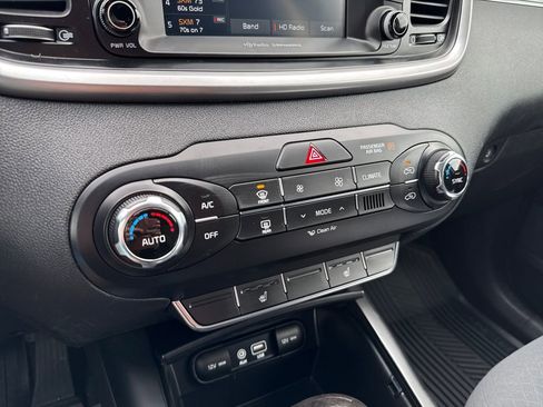 Used 2017 Kia Sorento LX w/ LX Convenience Package image 33