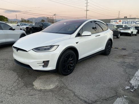 Used 2016 Tesla Model X 75D image 2