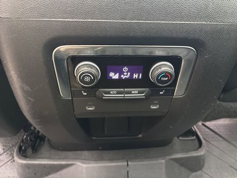 Used 2023 Chevrolet Suburban Z71 w/ Luxury Package image 15