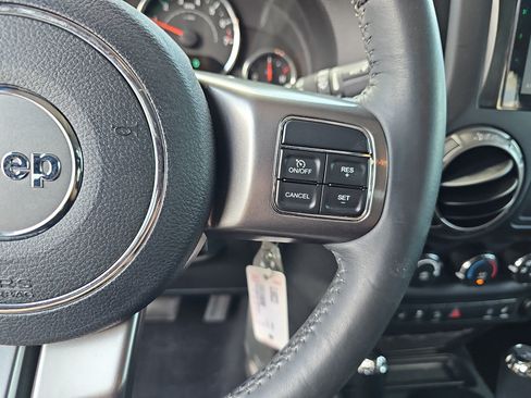 Used 2018 Jeep Wrangler Sahara AWD/4WD image 17