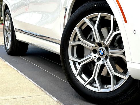 New 2026 BMW X7 xDrive40i image 2