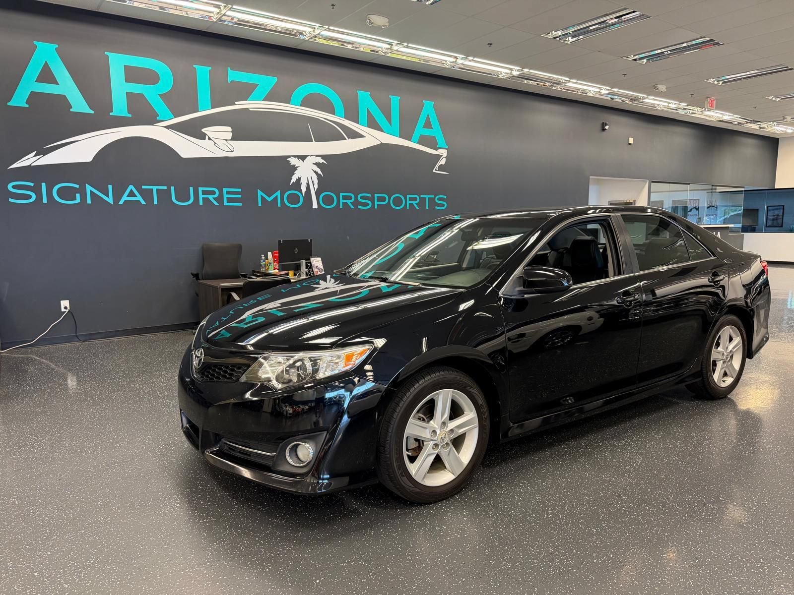 Used 2012 Toyota Camry SE FWD image 1