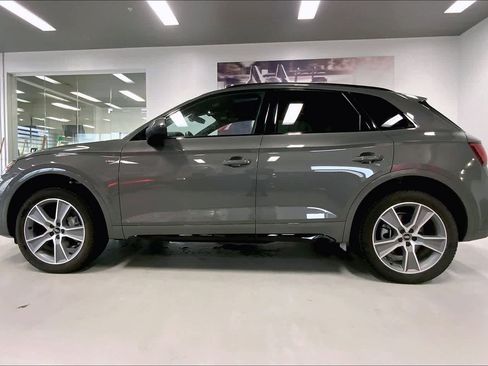 Certified 2025 Audi Q5 2.0T Premium w/ Convenience Plus Package image 3