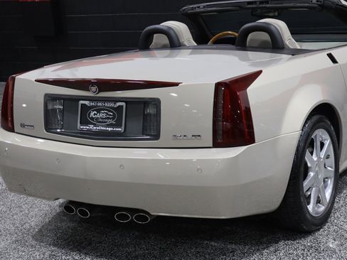 Used 2006 Cadillac XLR image 30