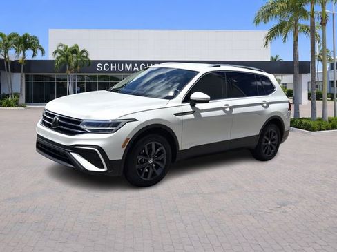 Used 2023 Volkswagen Tiguan SE FWD image 3
