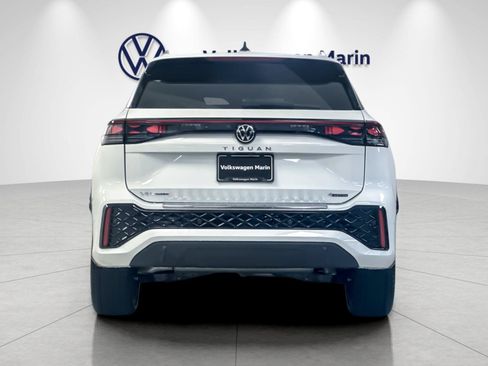 New 2026 Volkswagen Tiguan SEL R-Line AWD/4WD image 4