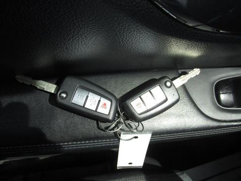 Used 2020 Nissan Rogue S image 17