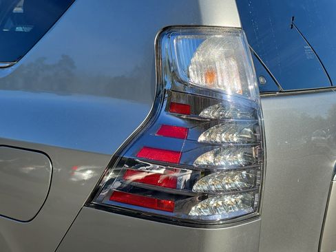 Used 2021 Lexus GX 460 Premium w/ Premium Package image 35