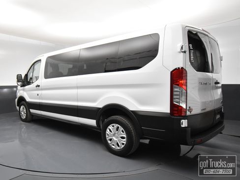 Used 2023 Ford Transit 350 XLT image 4