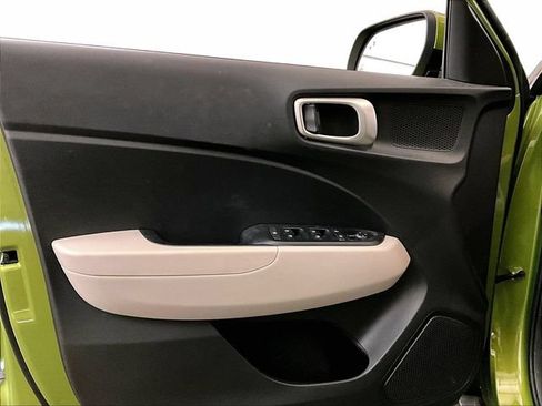 Used 2023 Hyundai Venue SEL FWD image 22