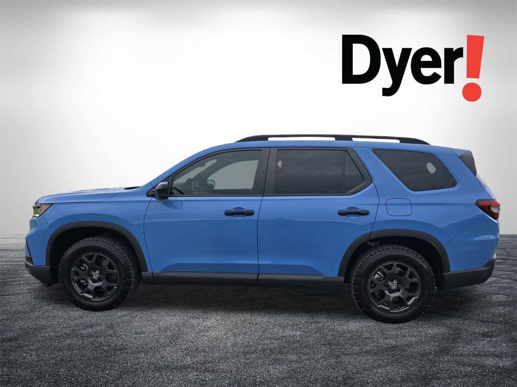 Used 2025 Honda Pilot TrailSport image 9