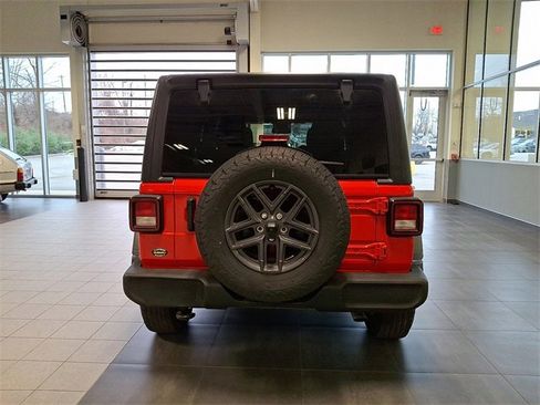 Used 2024 Jeep Wrangler Sport S image 5