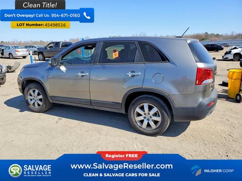 Used 2013 Kia Sorento LX w/ Third Row Pkg image 3