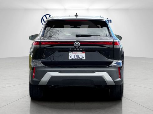 Used 2025 Volkswagen Tiguan S w/ 18" Wheel Package image 4