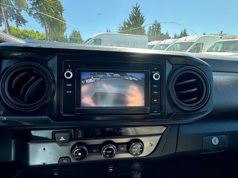 Used 2017 Toyota Tacoma SR RWD image 16