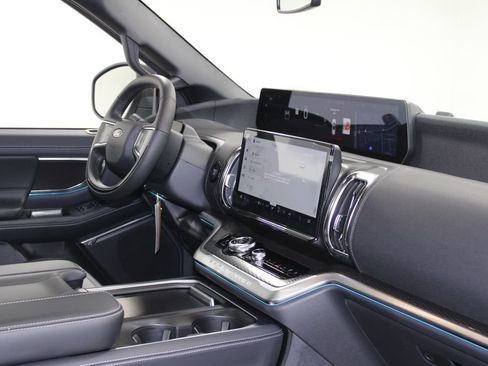 New 2025 Ford Expedition Platinum w/ Stealth Performance Package image 34