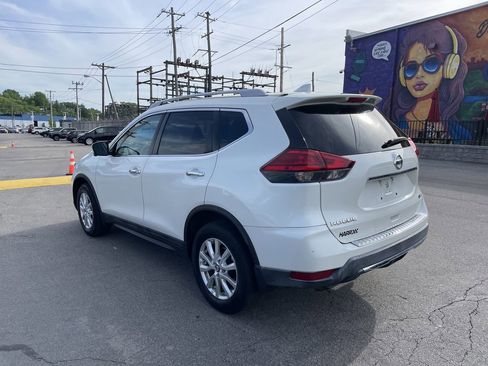 Used 2017 Nissan Rogue SV w/ SV Premium Package AWD/4WD image 3