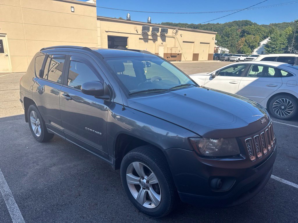 Used 2016 Jeep Compass Latitude AWD/4WD image 3