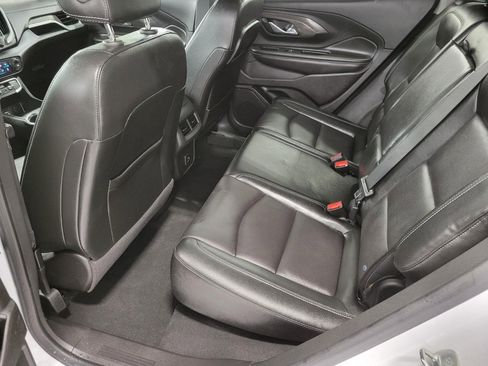 Used 2024 GMC Terrain SLT image 21