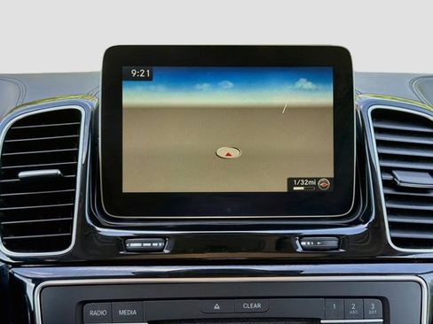 Used 2017 Mercedes-Benz GLS 550 4MATIC image 34