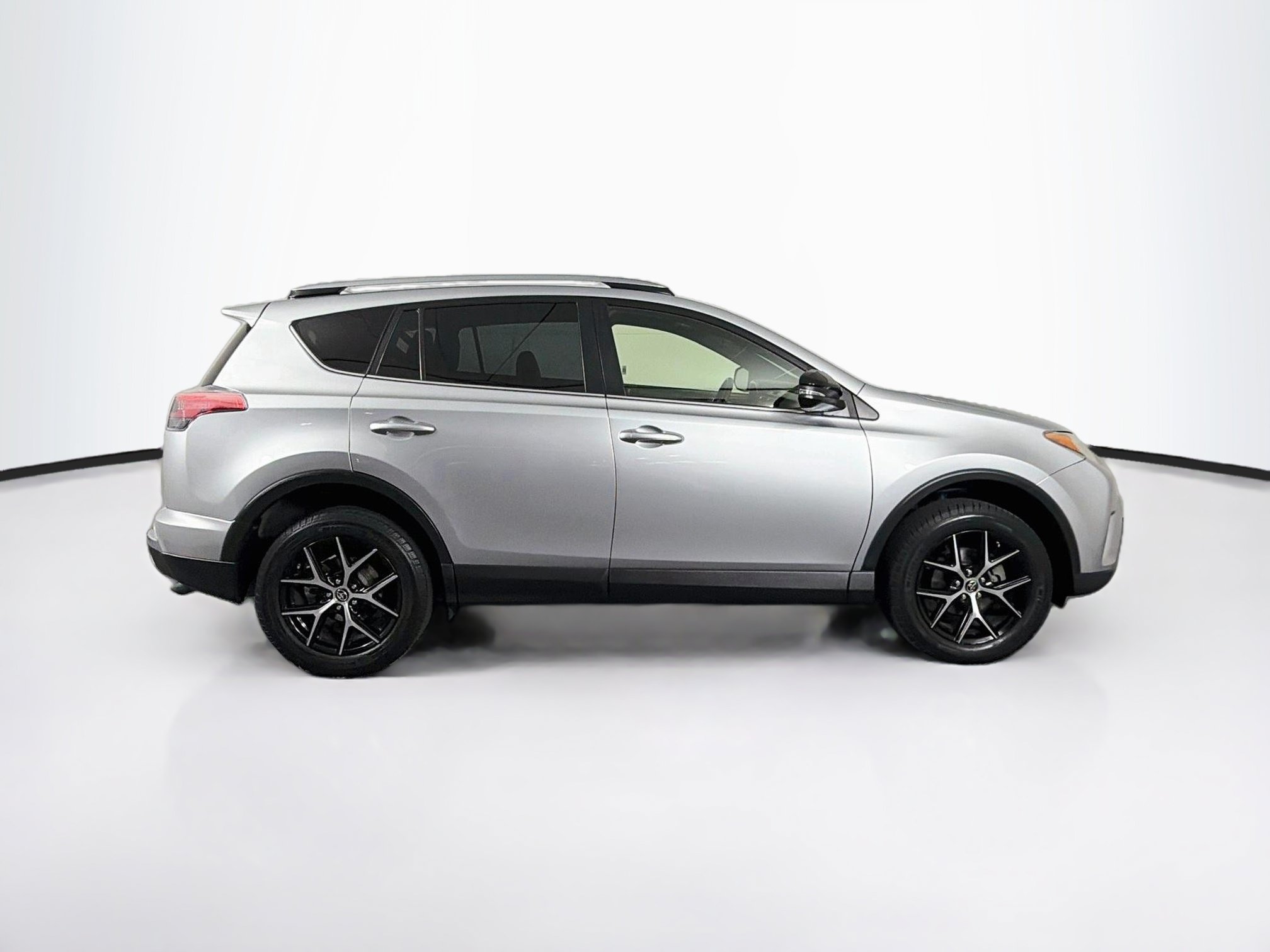 Used 2018 Toyota RAV4 SE w/ Power Extra Value Package AWD/4WD image 10
