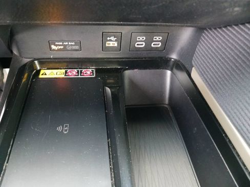 Used 2025 Toyota Camry SE FWD image 24