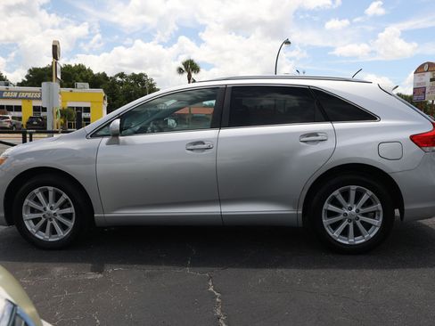 Used 2011 Toyota Venza FWD image 4