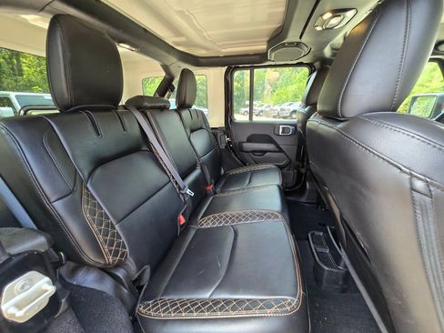 Used 2023 Jeep Wrangler Unlimited Sahara AWD/4WD image 17