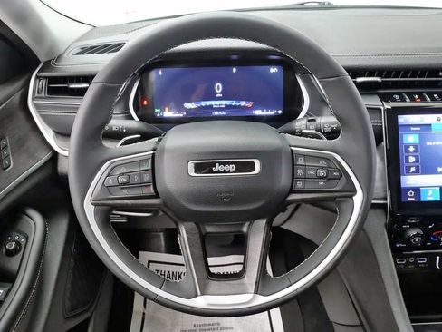 Used 2023 Jeep Grand Cherokee L Limited AWD/4WD image 23