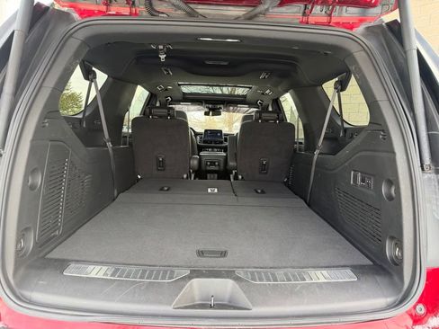 Used 2024 Chevrolet Suburban RST w/ Luxury Package image 12