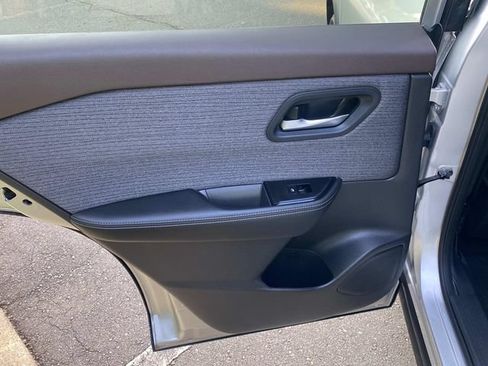 Used 2022 Nissan Rogue SV FWD image 9