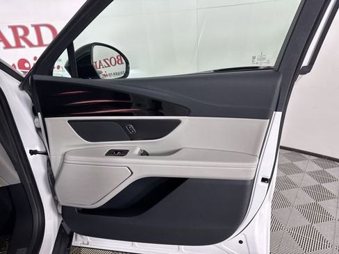 New 2026 Lincoln Nautilus Premier image 22