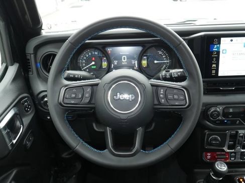 Used 2025 Jeep Wrangler Unlimited Rubicon 4xe AWD/4WD image 15