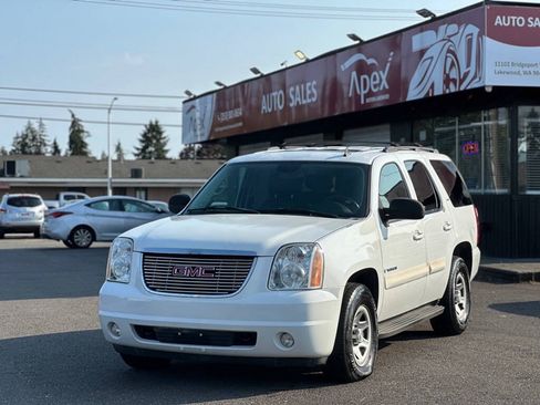 Used 2007 GMC Yukon SLT w/ SLT Preferred Equipment Group RWD image 2