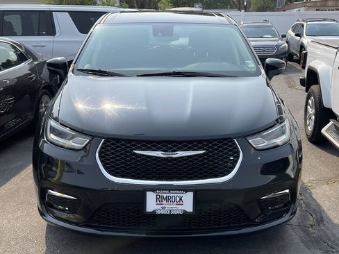 Used 2023 Chrysler Pacifica Touring-L FWD image 12