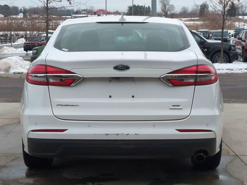 Used 2020 Ford Fusion SE image 5