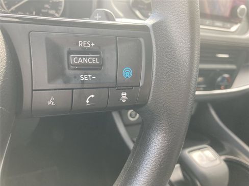 Used 2023 Nissan Rogue SV image 24