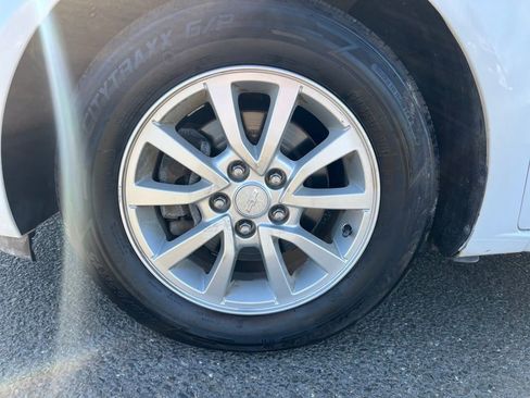 Used 2018 Chevrolet Sonic LT image 12