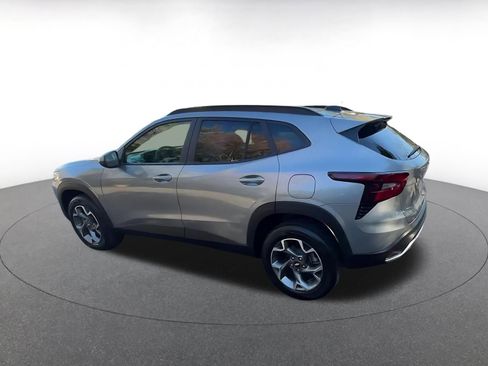 Used 2025 Chevrolet Trax LT image 10