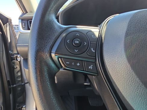 Used 2022 Toyota RAV4 XLE image 17