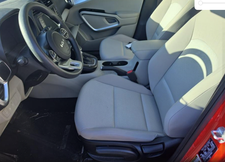 Used 2024 Kia Soul LX w/ LX Technology Package FWD image 5