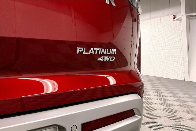 Used 2025 Nissan Pathfinder Platinum AWD/4WD image 9
