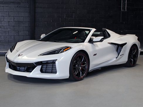 Used 2023 Chevrolet Corvette Z06 RWD image 5