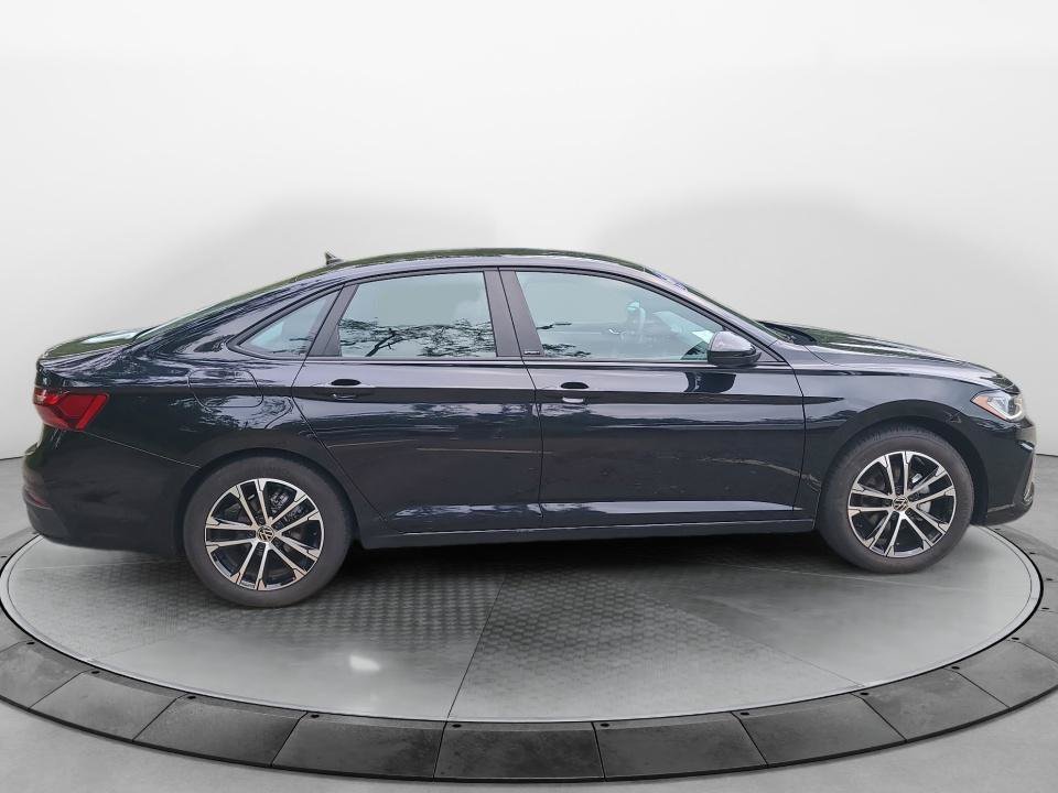 Used 2025 Volkswagen Jetta Sport FWD image 8